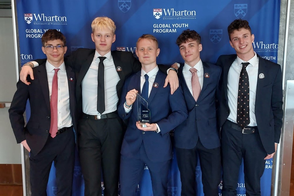 Čeští studenti mají bronz z největší investiční soutěže na světě. Stali se nejúspěšnějším evropským týmem v historii soutěže