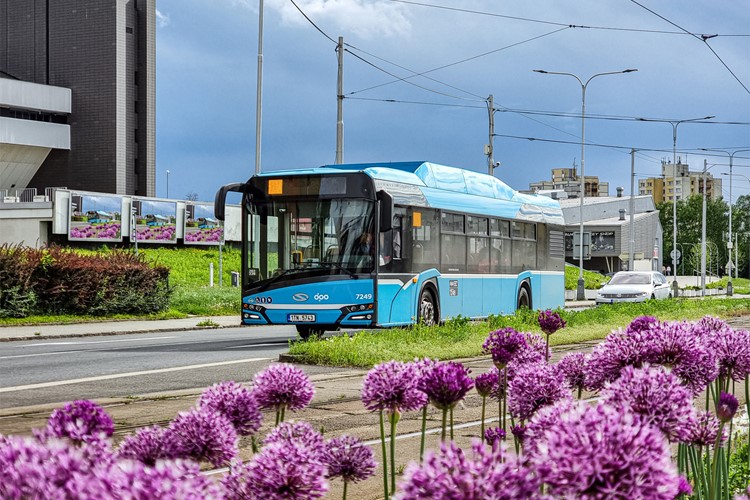 Na letiště za 25 korun. Airport Express DPO zahajuje provoz
