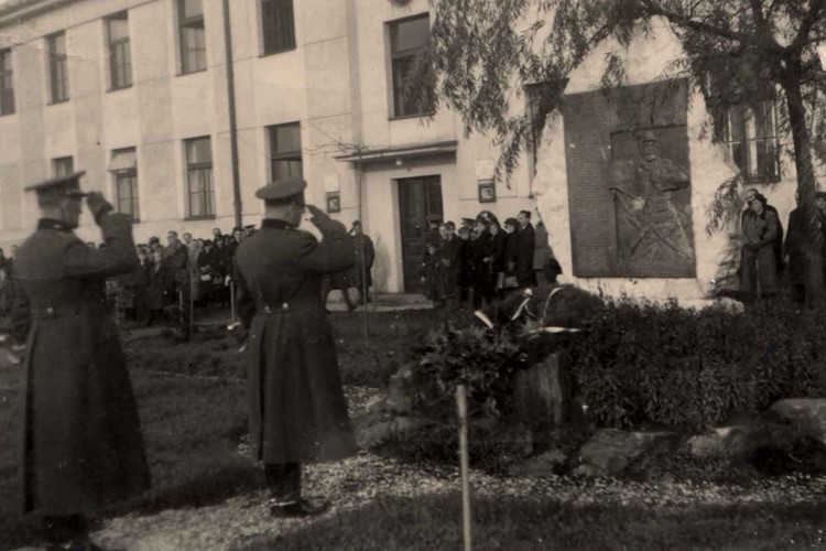 Pamětní deska legionářů se vrací do Trutnova