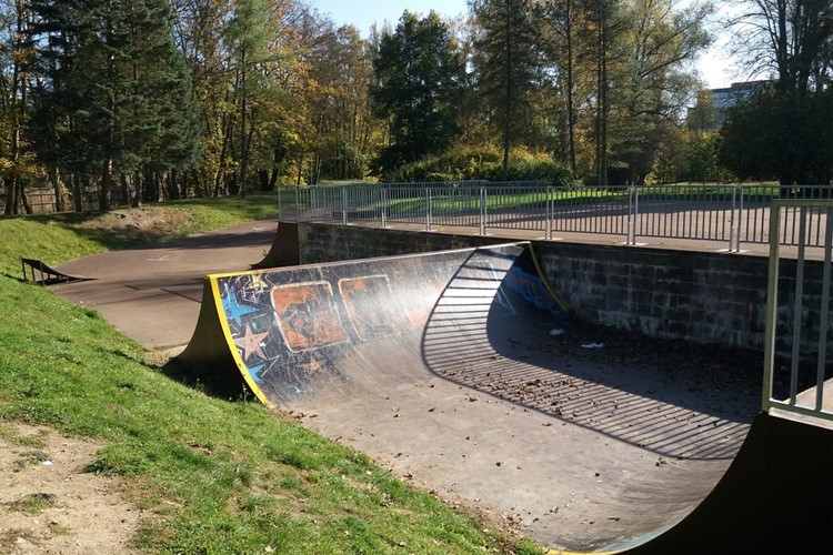 Plzeň začíná budovat skateboardové hřiště v parku za Plazou