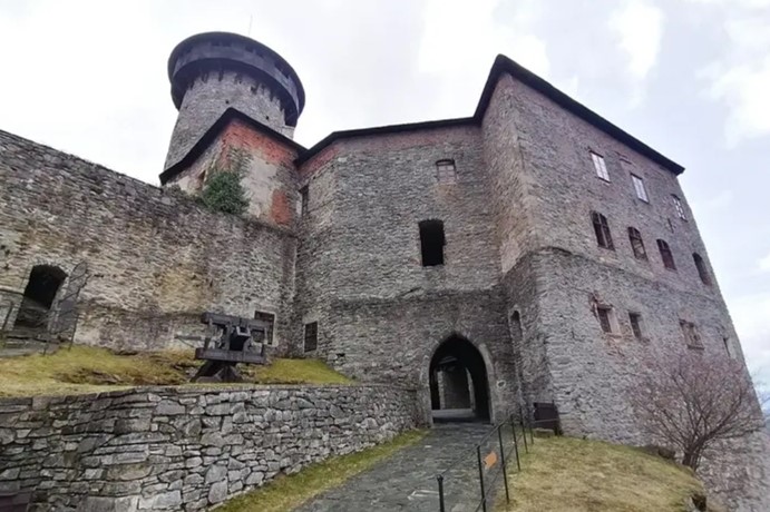 Noc na hradě