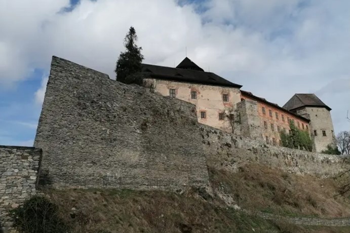 Poslední vzdor + večerní program