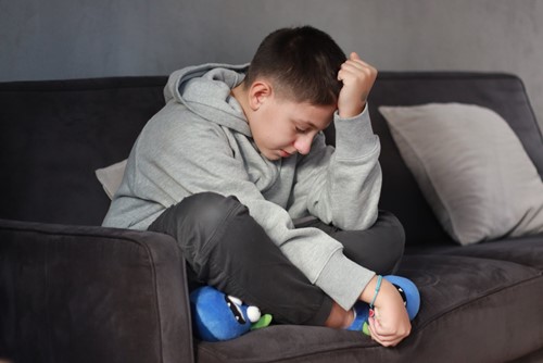 Trpí vaše dítě syndromem bolavého bříška? Na vině může být stres i špatné začlenění do kolektivu 