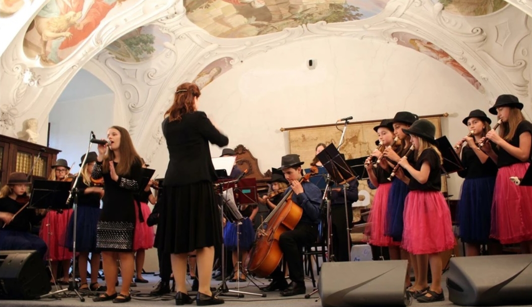 Koncert projektu Děti dětem na zámku v Náměšti nad Oslavou