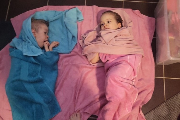 Týnka a Radovánek potřebují pomoc! Trpí vzácným genetickým onemocněním