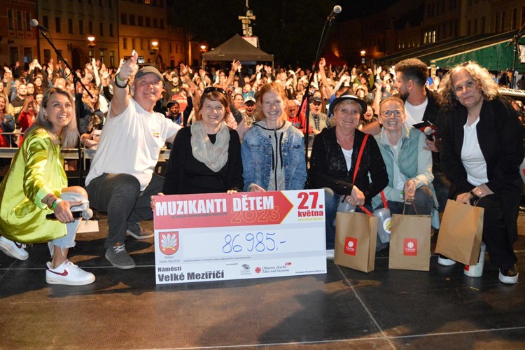 304 656 korun pro Charitu. Muzikanti dětem pomohli již popatnácté