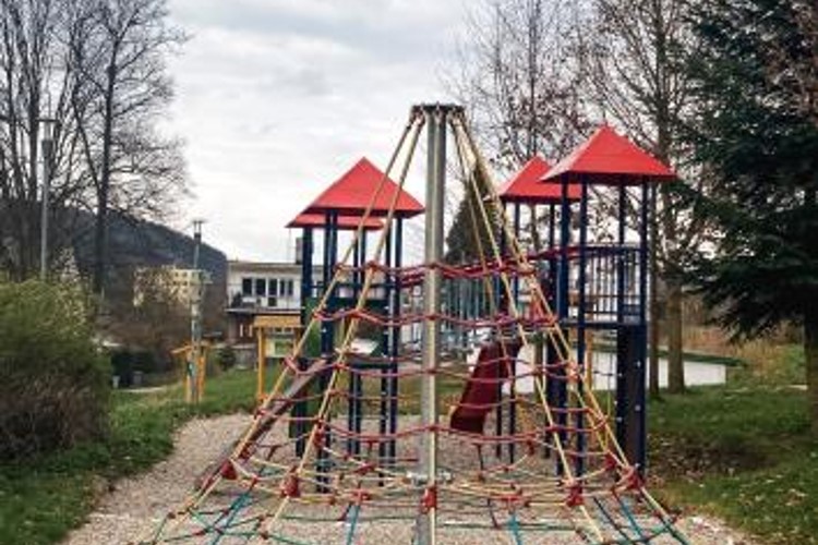 Lesopark ve Vrbně pod Pradědem prošel změnami, výměna prvků pokračuje