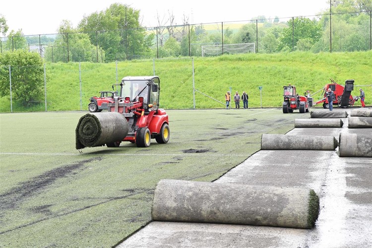 Umělka ve Valašském Meziříčí bude mít nový povrch