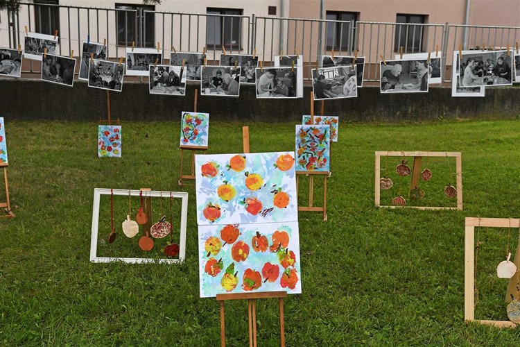 Žáci ZŠ Žerotínova na lidickou tragédii nezapomínají