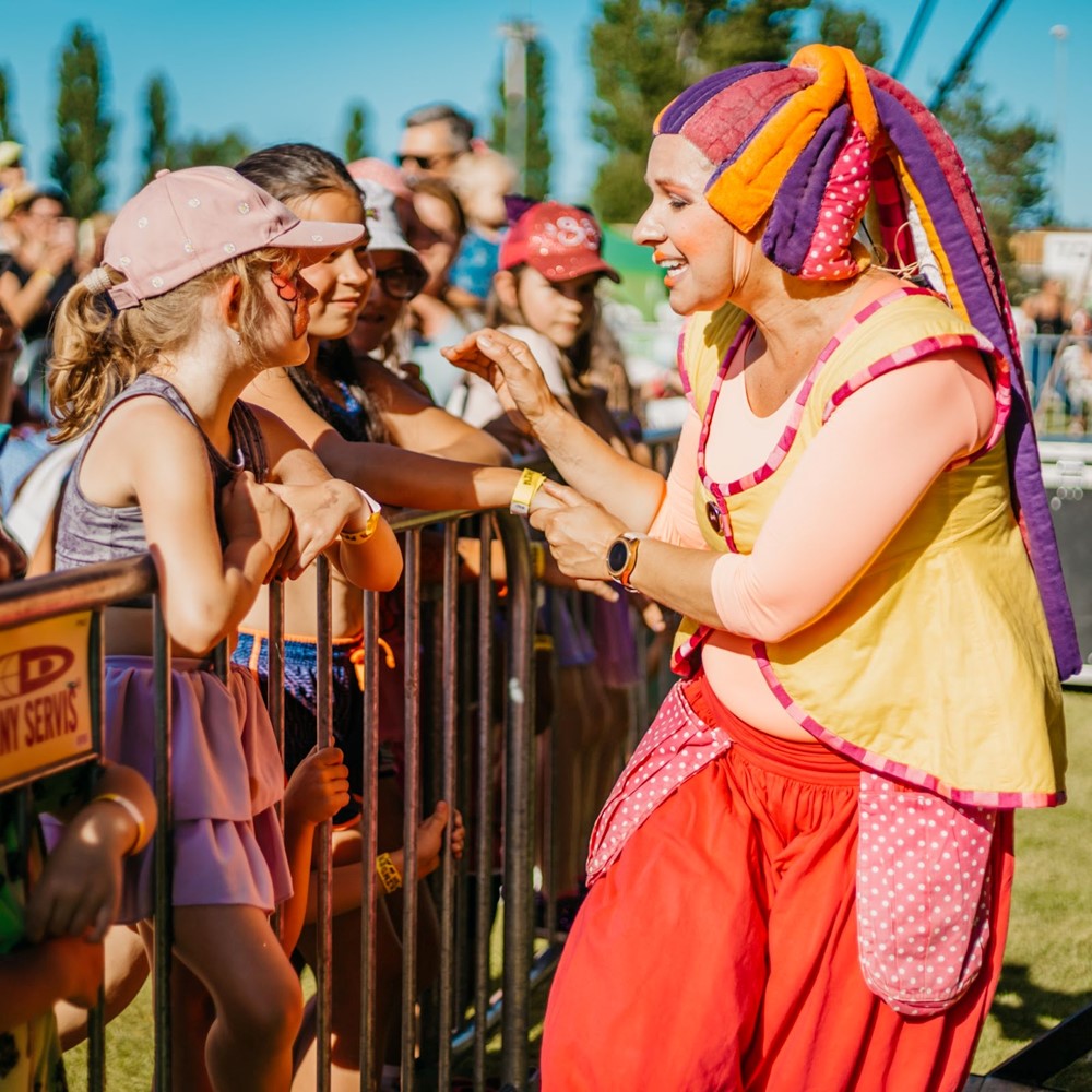 Hvězdná vystoupení, XXL trampolíny i mega pěnová párty. To všechno nabídne festival Fesťáček