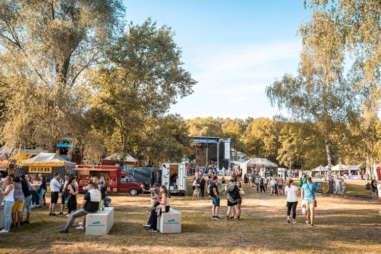 Komunitní zóna Štěrkovny open Music nabídne cirkusové dovednosti, koncert Bombarďáka i zábavu pro děti