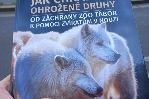 Nová kniha připomíná neobyčejný příběh záchrany táborské zoo a představuje její zvířecí obyvatele