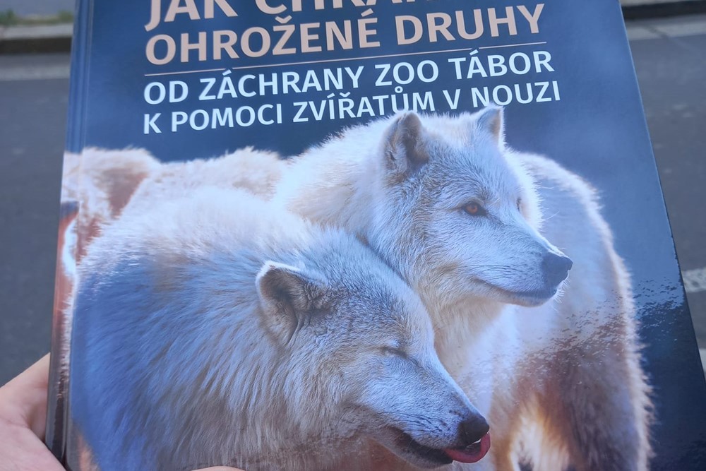 Nová kniha připomíná neobyčejný příběh záchrany táborské zoo a představuje její zvířecí obyvatele