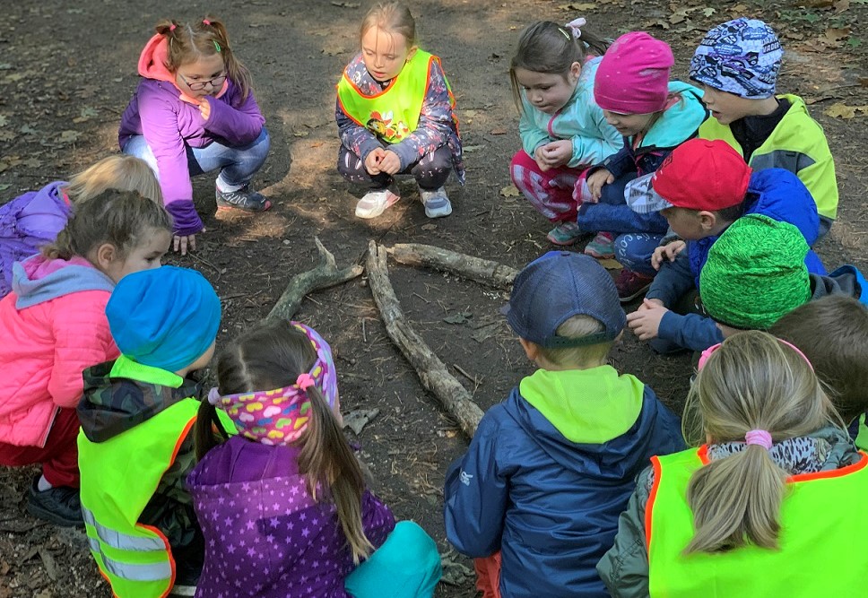 Do Celoroční hry s Recyklohraním se zapojilo 1 700 škol,  214 z nich si navíc stanovilo ekologický celoroční cíl 