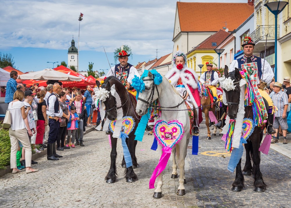 Slovácký rok se stejně jako olympiáda opakuje jen jednou za čtyři roky. Kyjovem projdou tři tisíce krojovaných