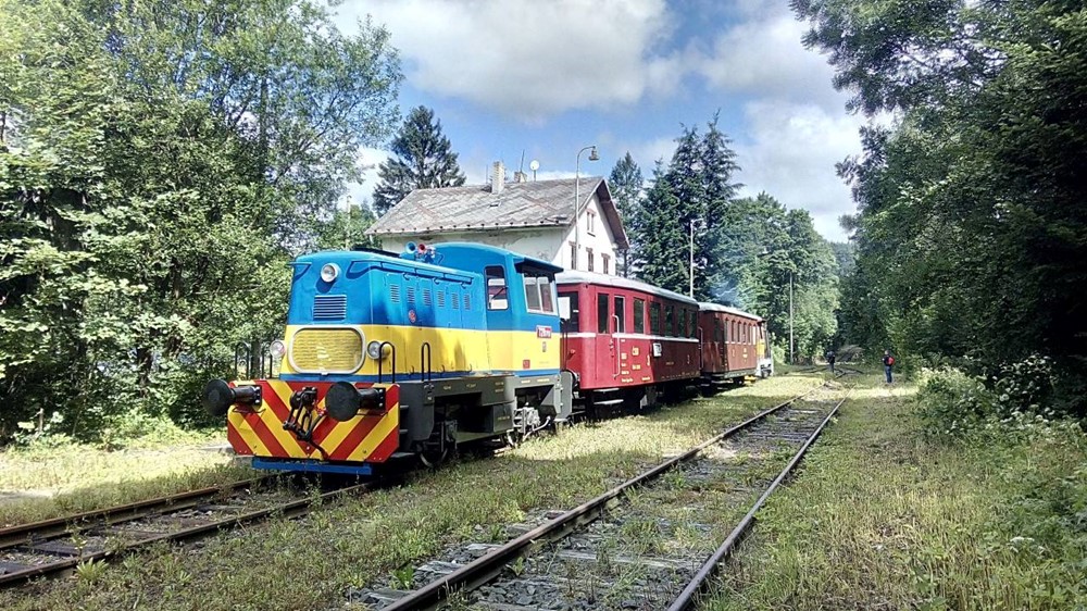 Svezte se výletním vláčkem po nejstrmější české neozubnicové trati z Bruntálu do Malé Morávky