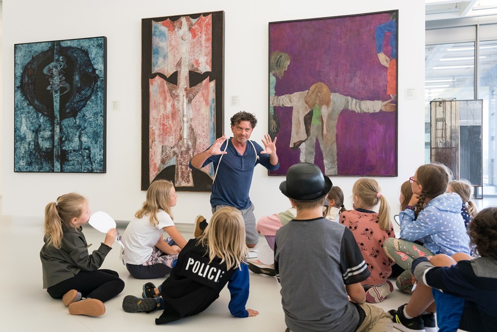 Galerie nabízí dětem umění hrou a dospělým workshop krajinomalby.