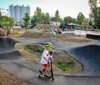 Hloubětín má nový asfaltový pumptrack, moderní sportoviště i místo pro setkávání obyvatel z přilehlých rezidencí
