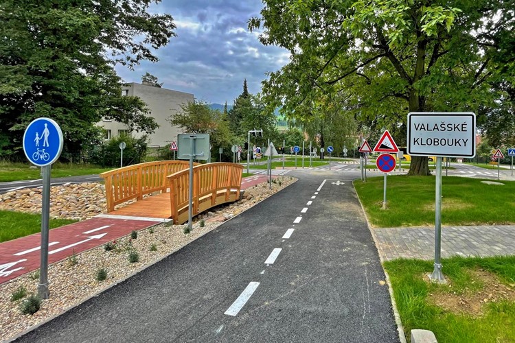 U kloboucké základní školy se otevře nové dětské dopravní hřiště