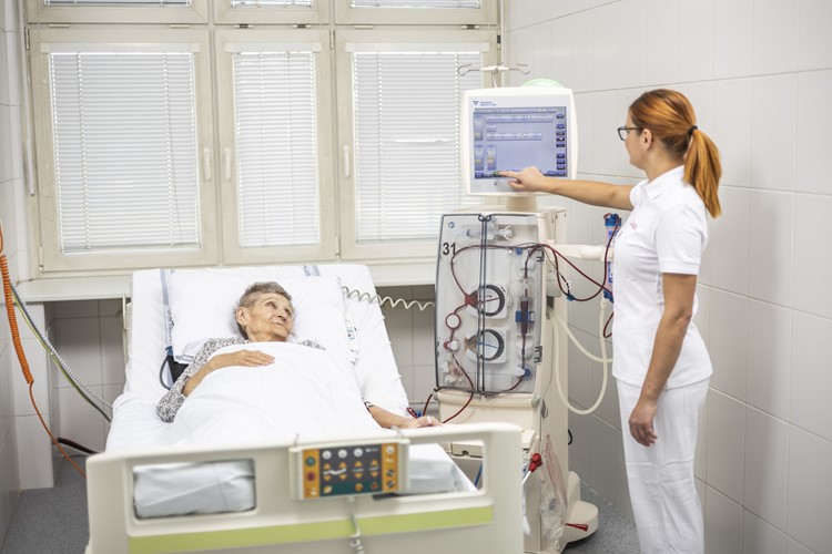 Hemodialyzační oddělení Nemocnice AGEL Prostějov poskytuje svým pacientům léčbu již 30 let. Za tu dobu pomohlo více než 1500 pacientů se selháním ledvin