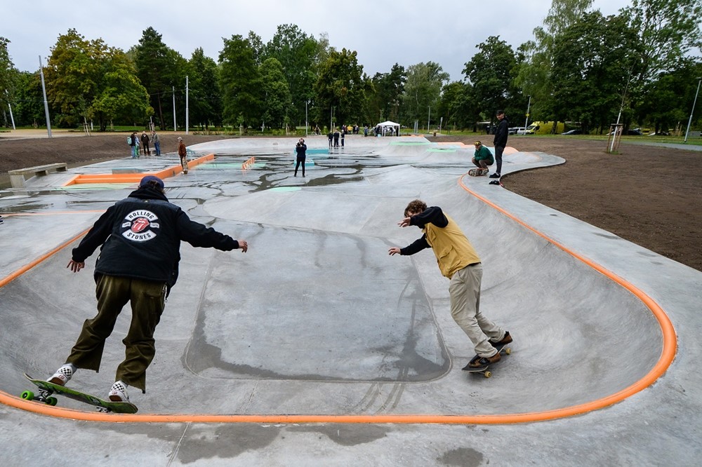 Plzeň má nový skatepark s unikátními prvky.
