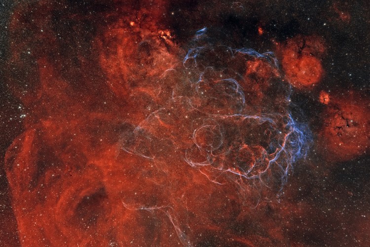 Titul Česká astrofotografie měsíce za srpen 2023 obdržel snímek „Zbytky supernovy v Plachtách“, jehož autorem je Jakub Korbel