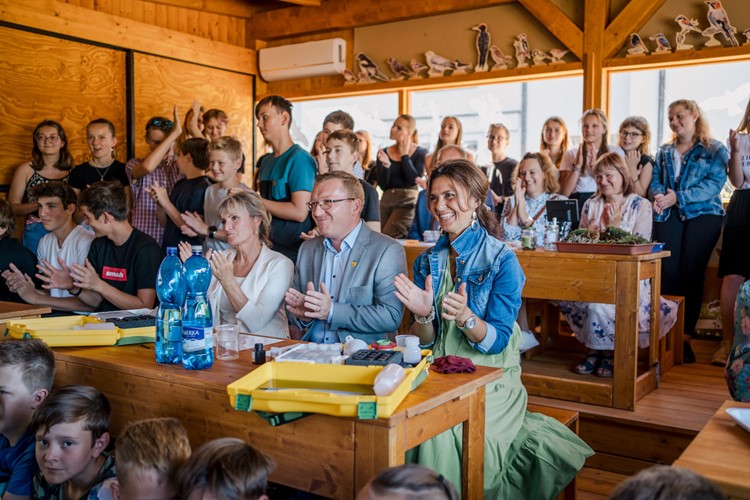 Přírodní vědy v praxi a poutavě: V Hovoranech otevřeli ekologickou venkovní učebnu Archimedes