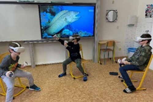 40 žáků v zajetí robotů a virtuální reality