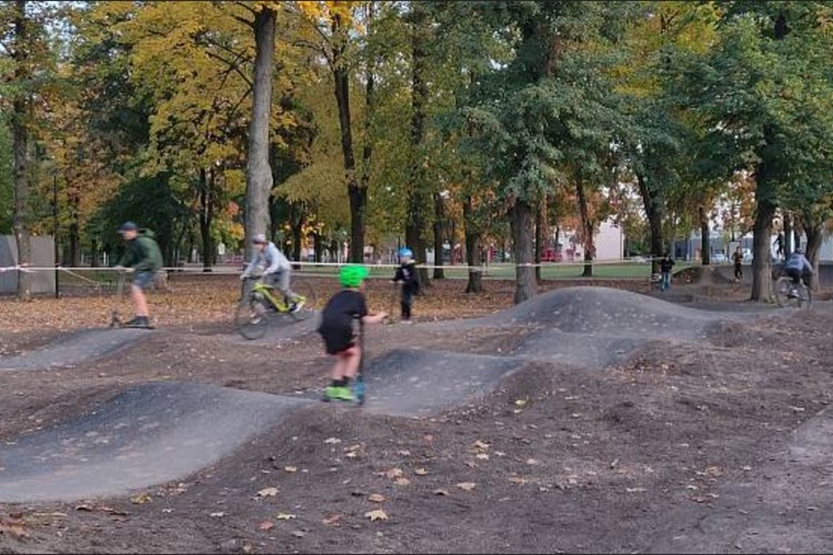 Častolovice investují do volného času dětí. Koupí skateboardovou rampu i dětské hřiště