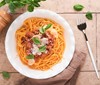 Špagety Bolognese s čerstvými rajčaty a bylinkami