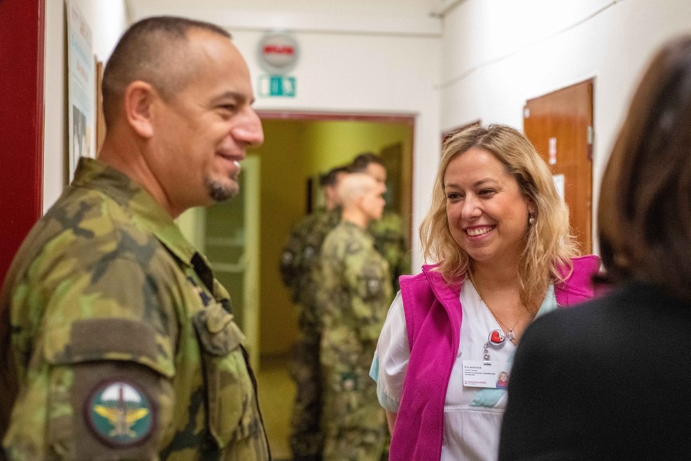 Transfuzní stanici Nemocnice AGEL Prostějov navštívili vojáci z Armády České republiky, aby darovali krev a navýšili tak zásoby této vzácné tekutiny. 