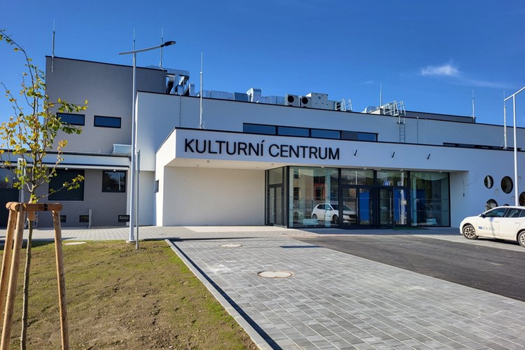 Už brzy bude hotovo. Ze staré sokolovny je moderní kulturní centrum, nová chlouba Hulína
