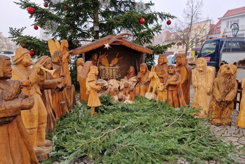 Berounský betlém už stojí na Husově náměstí