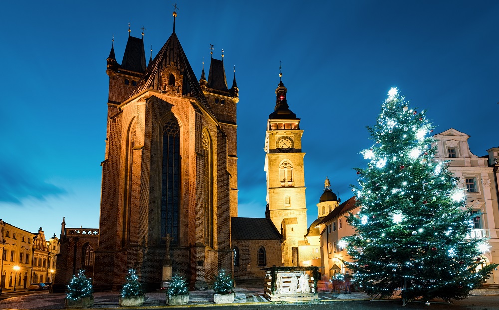 Na Velkém náměstí vyrostla vánoční vesnička i nové kluziště