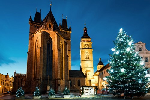 Na Velkém náměstí vyrostla vánoční vesnička i nové kluziště