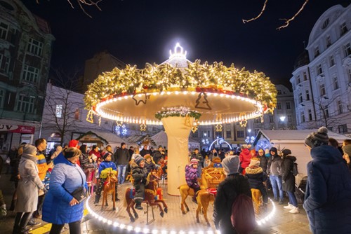Na Ostravských Vánocích už září vánoční strom