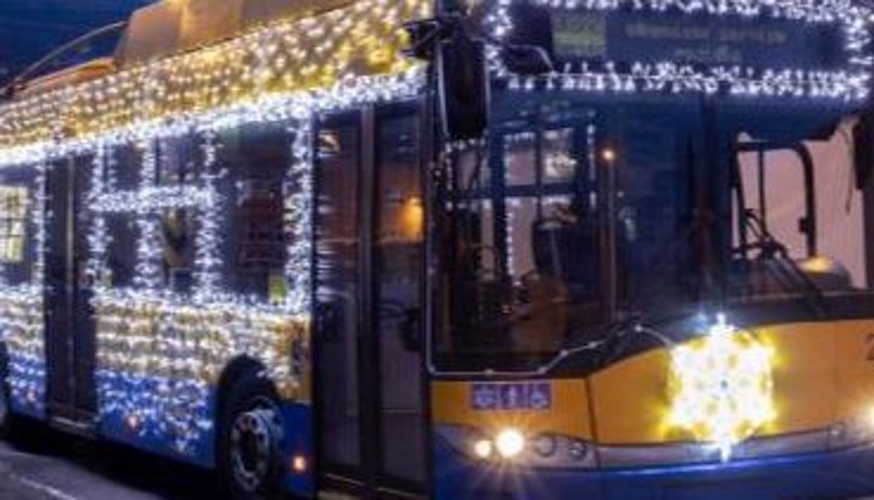 Vánoční trolejbus vyjede poprvé v pátek, postupně se objeví na všech linkách