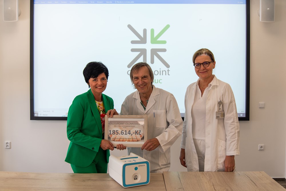 Malí pacienti dětské kliniky FN Olomouc mají nový přístroj na podporu dýchání.