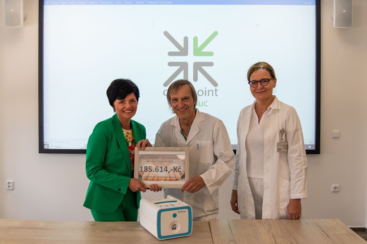 Malí pacienti dětské kliniky FN Olomouc mají nový přístroj na podporu dýchání