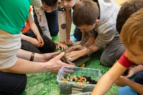 Botanická zahrada Praha se vydává se zážitkovým vzdělávacím programem přímo za žáky do jejich tříd
