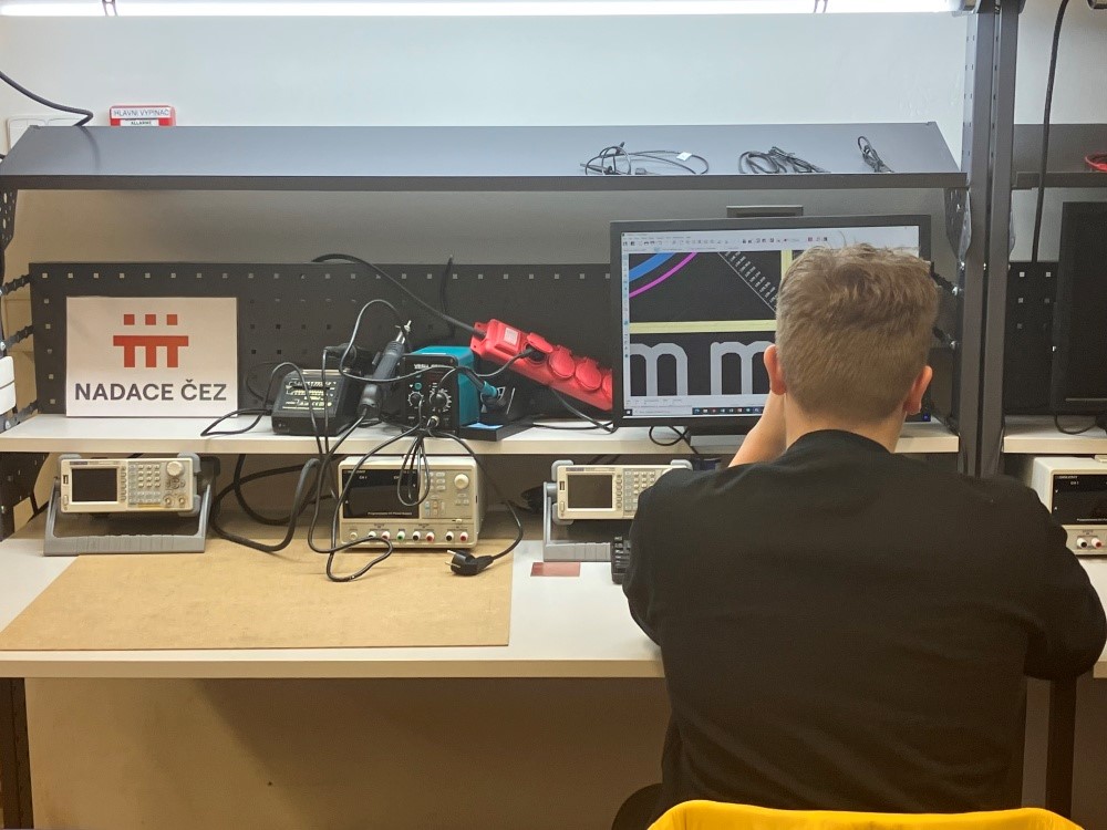 Střední průmyslová škola elektrotechnická a Vyšší odborná škola Pardubice se pyšní moderní učebnou.