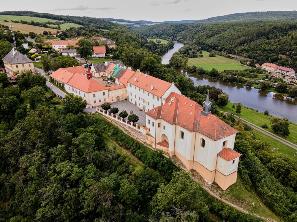 Zámek Nižbor