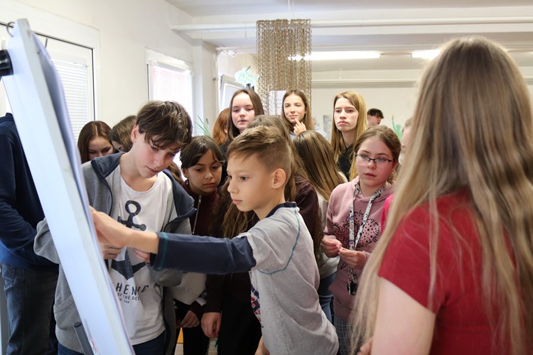Školní fórum: Žáci by uvítali školní bufet a venkovní tělocvičnu 