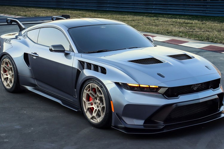 Ford oslavuje 60 let kultovního modelu Mustang oznámením nových verzí