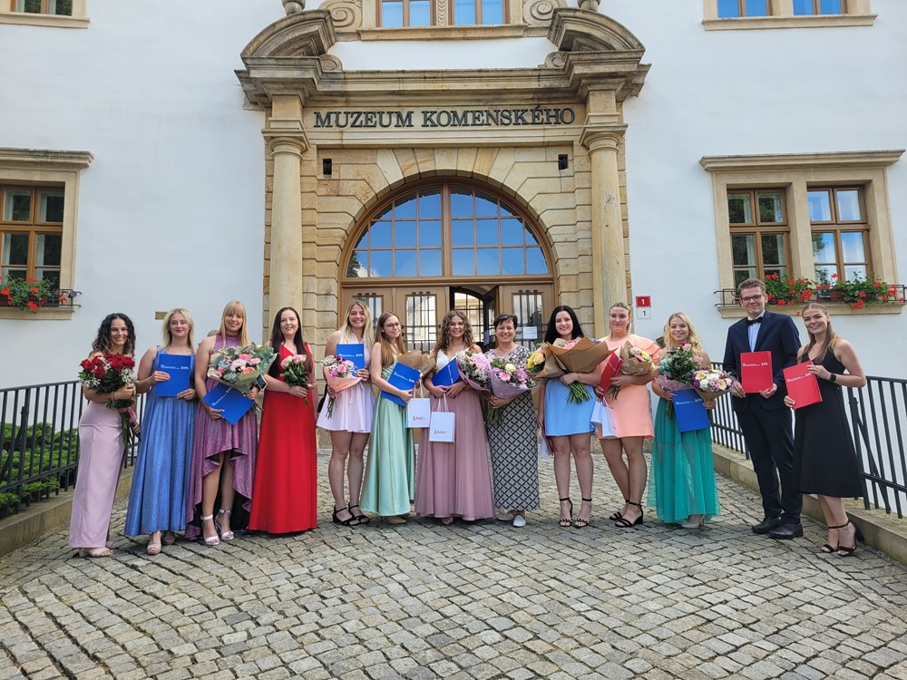 AGEL Vyšší odborná škola zdravotnická v Přerově má historicky první absolventy.