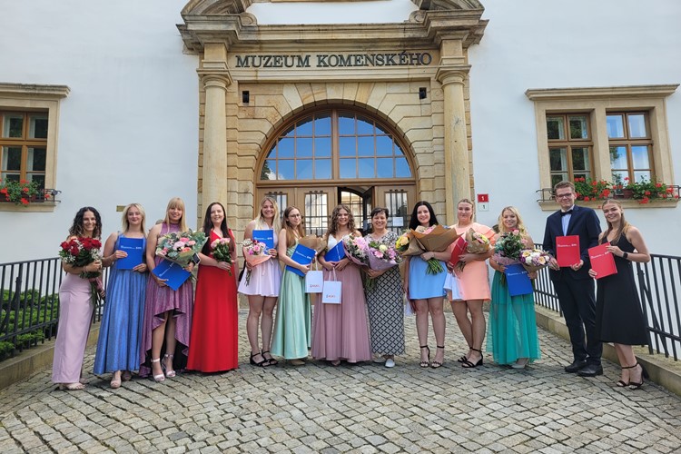 AGEL Vyšší odborná škola zdravotnická v Přerově má historicky první absolventy
