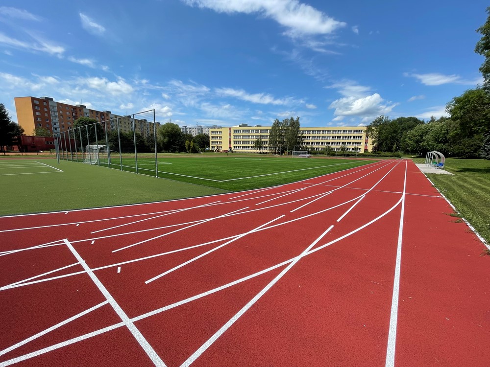 Stadion ZŠ Mládežnická v Trutnově.