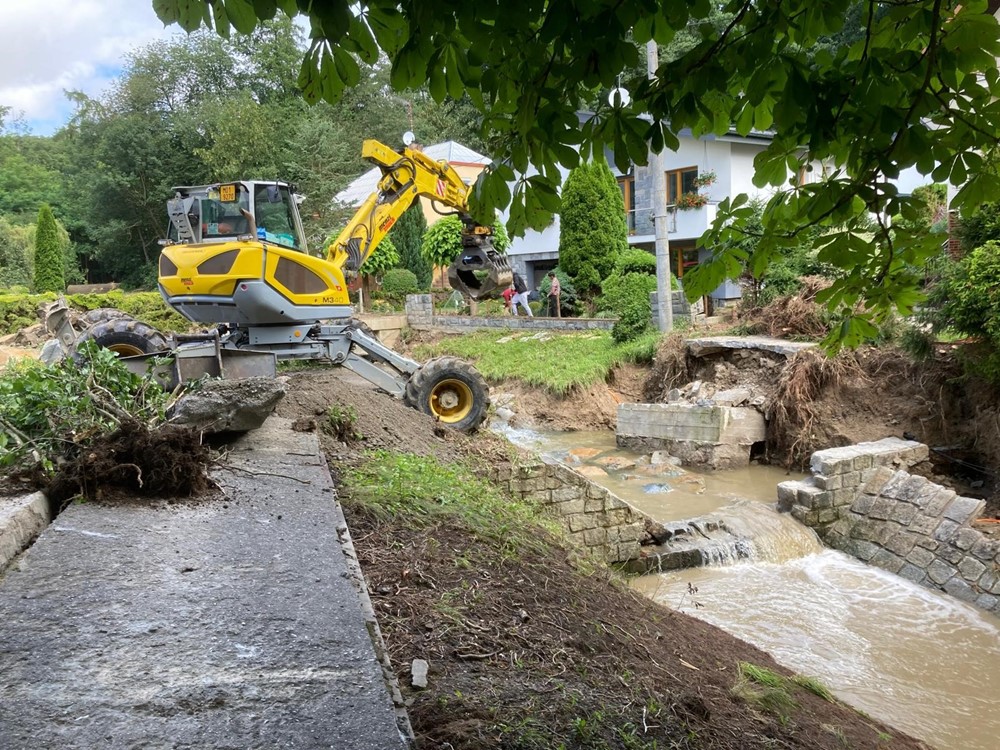 Zabezpečovací práce v obci Šišma.