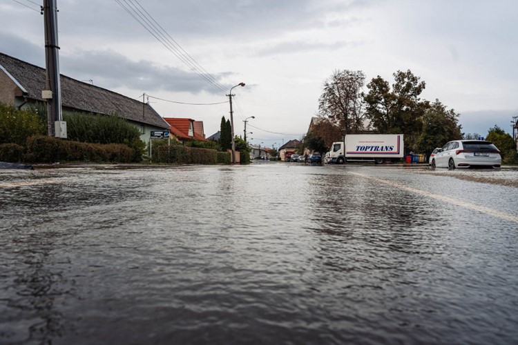 I když zafungovala protipovodňová ochrana, Chomoutov zůstává neprůjezdný