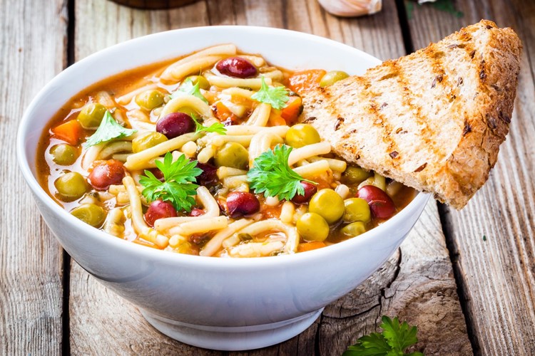Vaříme s dětmi: Italská polévka Minestrone